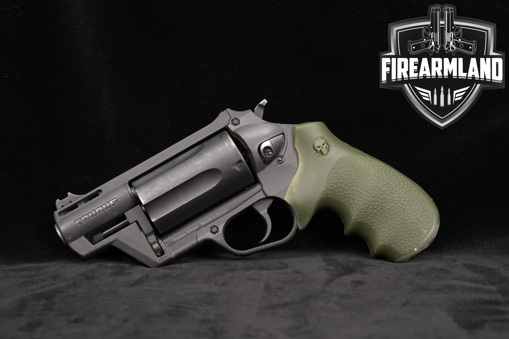 Taurus The Judge Public Defender Poly .45 LC/.410 Black in Good Condition Thumbnail