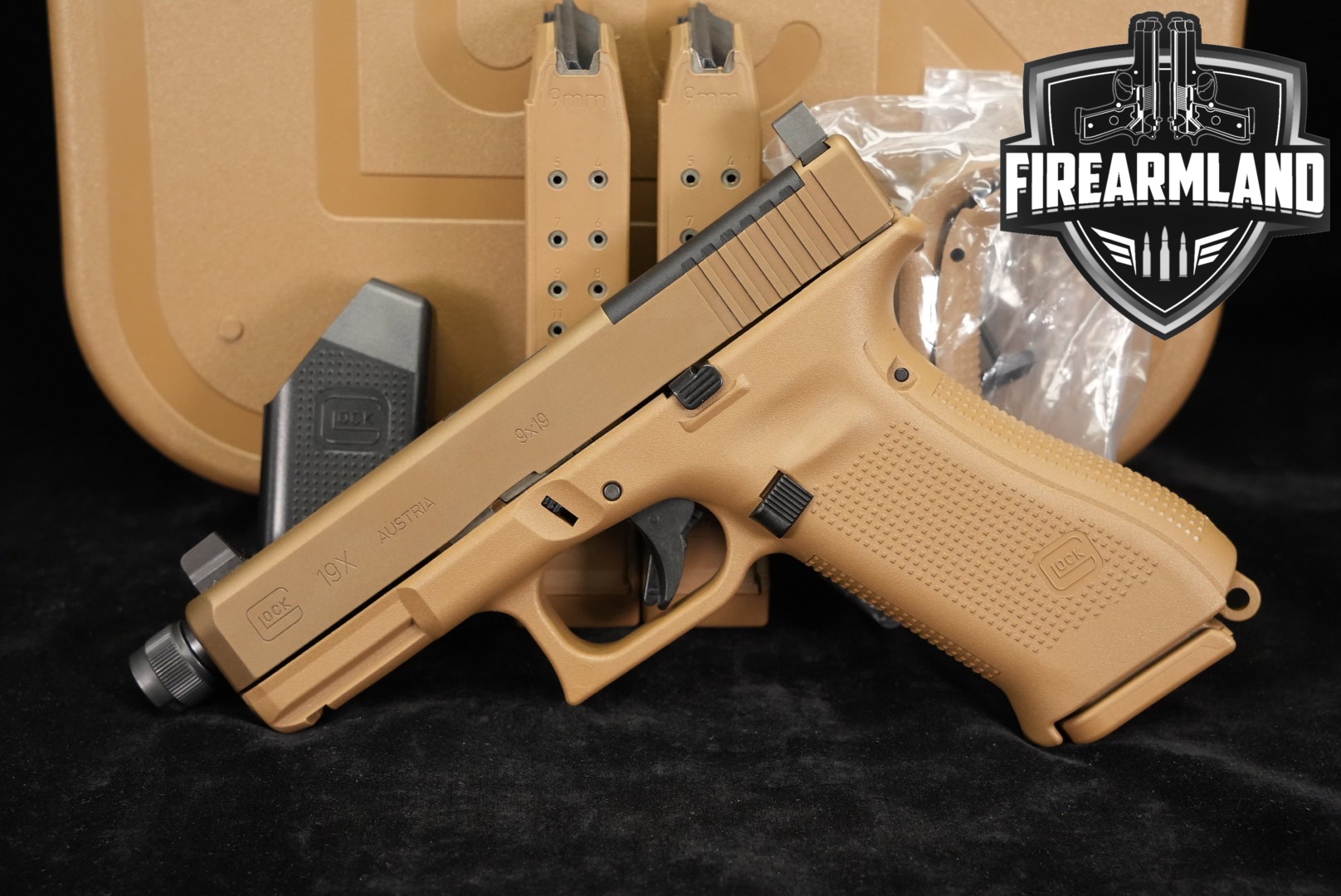 Glock 19X MOS G19X 9mm 4.5" Coyote Tan THREADED +3 MAGS & ORIG CASE-img-0