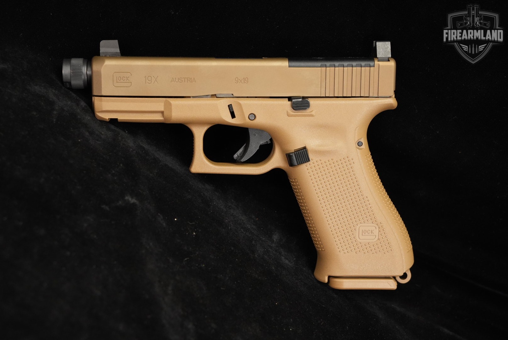 Glock 19X MOS G19X 9mm 4.5" Coyote Tan THREADED +3 MAGS & ORIG CASE-img-3