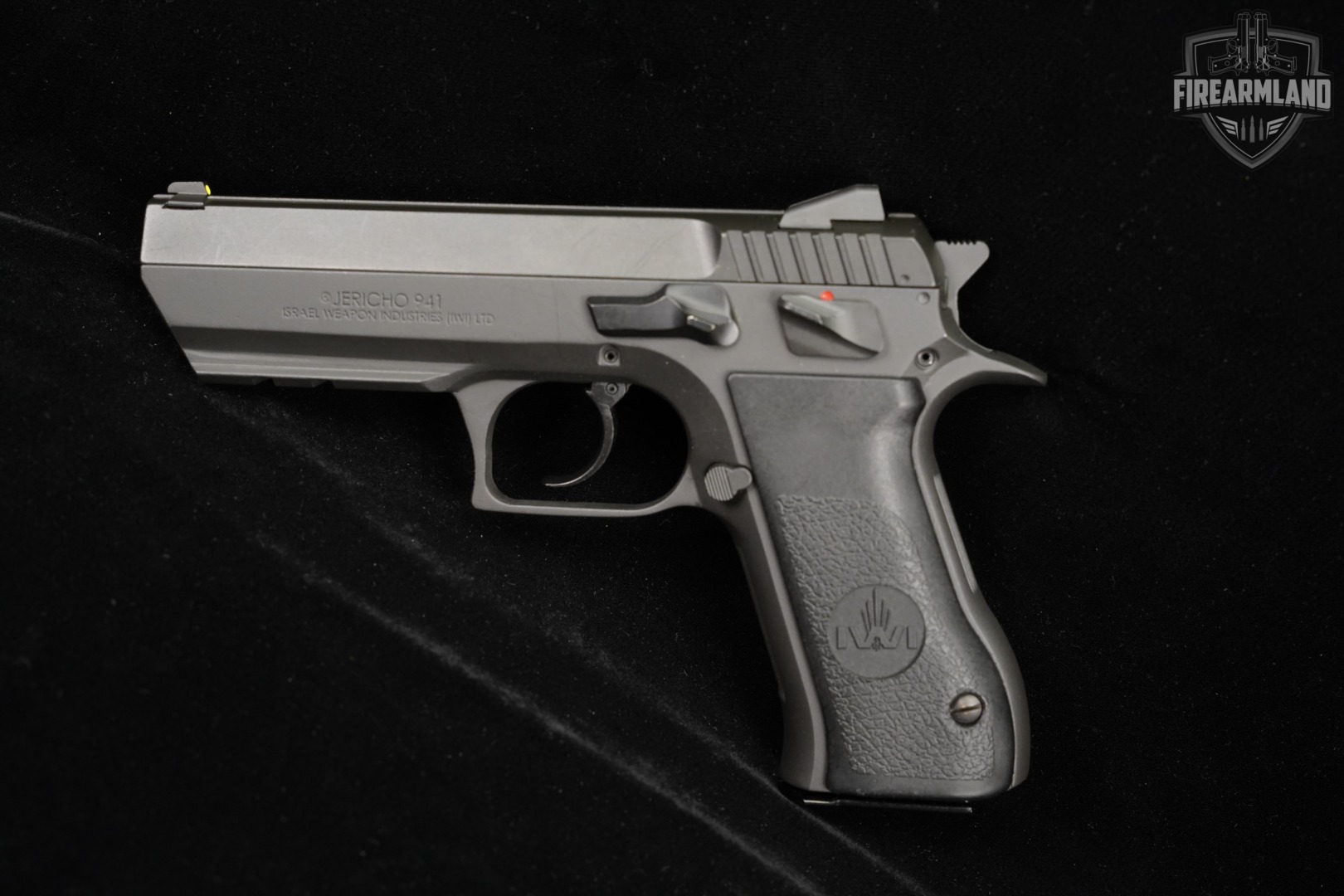 BABY EAGLE IWI Jericho 941 F 40 S&W 4.4" 941F +2 MAGS & ORIG CASE-img-4