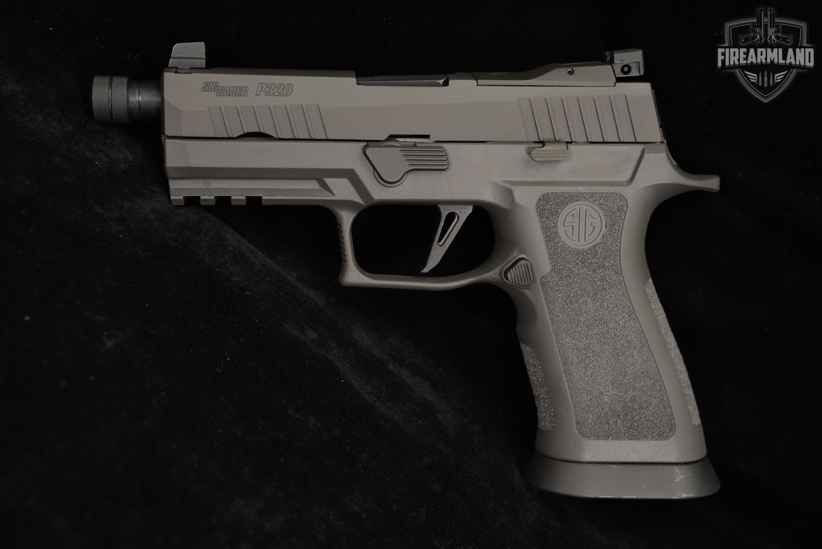 Sig Sauer P320 X-Series XCarry Legion 9mm THREADED P-320 +3 MAGS, ORIG CASE-img-3