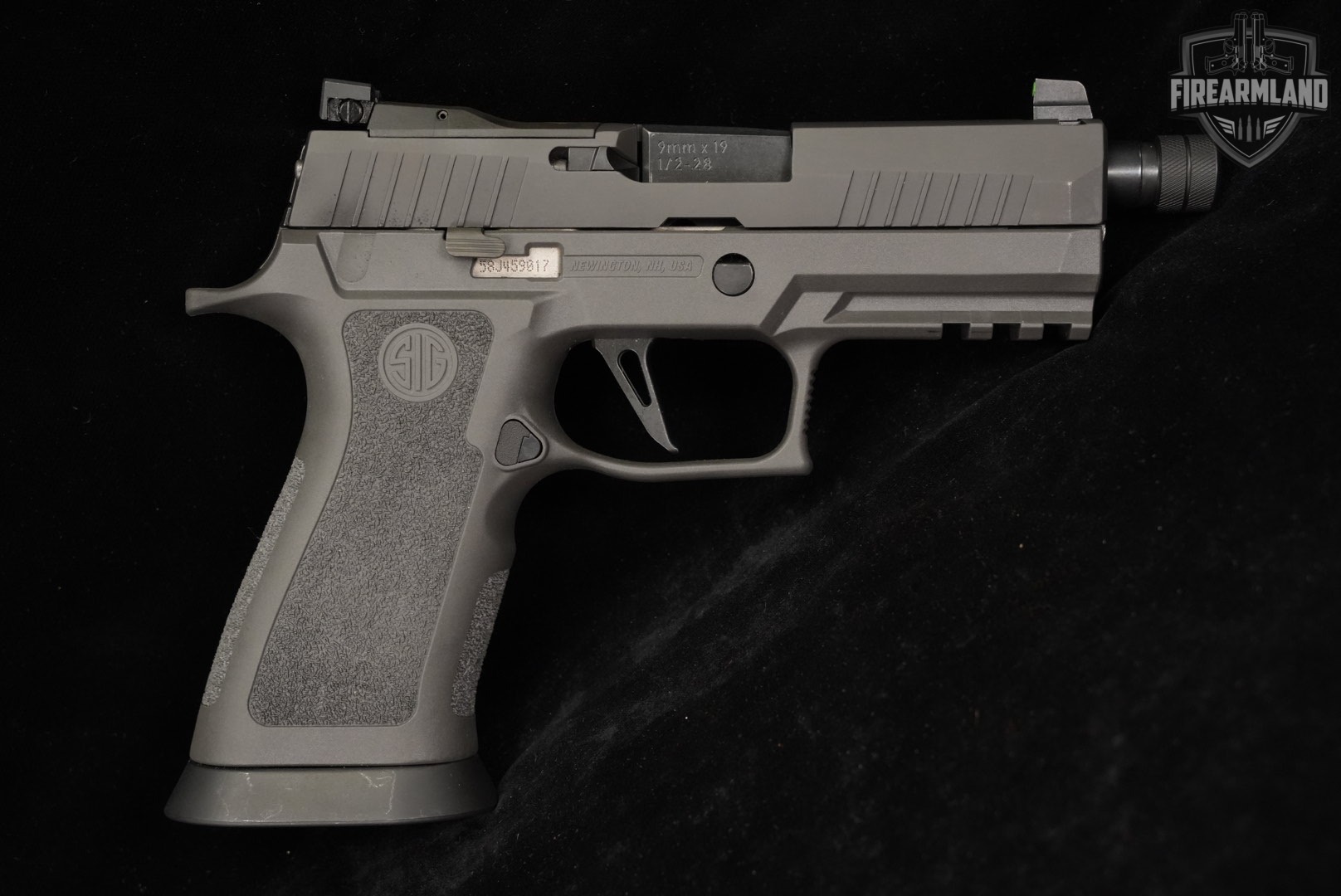 Sig Sauer P320 X-Series XCarry Legion 9mm THREADED P-320 +3 MAGS, ORIG CASE-img-4