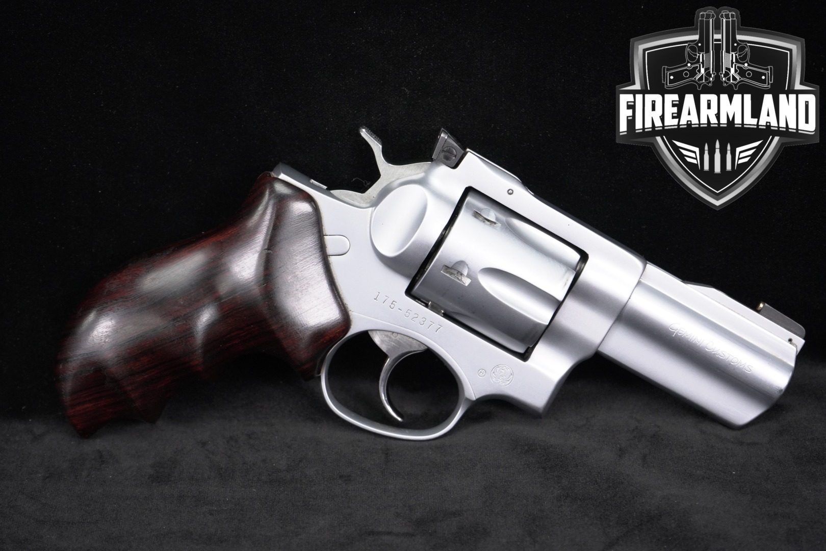 https://cash-for-arms-pictures.s3.amazonaws.com/recdU2avF43mlMNZN/1.jpg