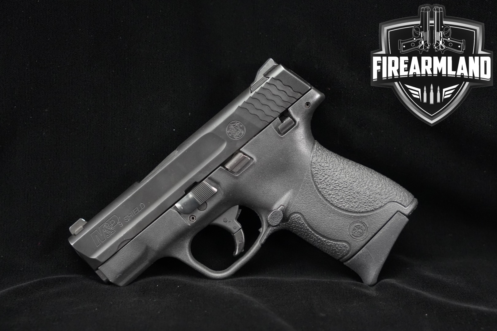 Smith & Wesson (S&W) M&P 9 Shield First Generation, No Thumb Safety 9mm Luger Black in Excellent Condition Thumbnail