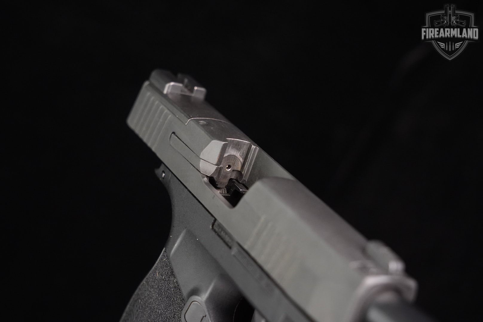 Sig Sauer P365XL 9mm 3.7" P-365 P365-XL +7 MAGS & ORIG CASE-img-12
