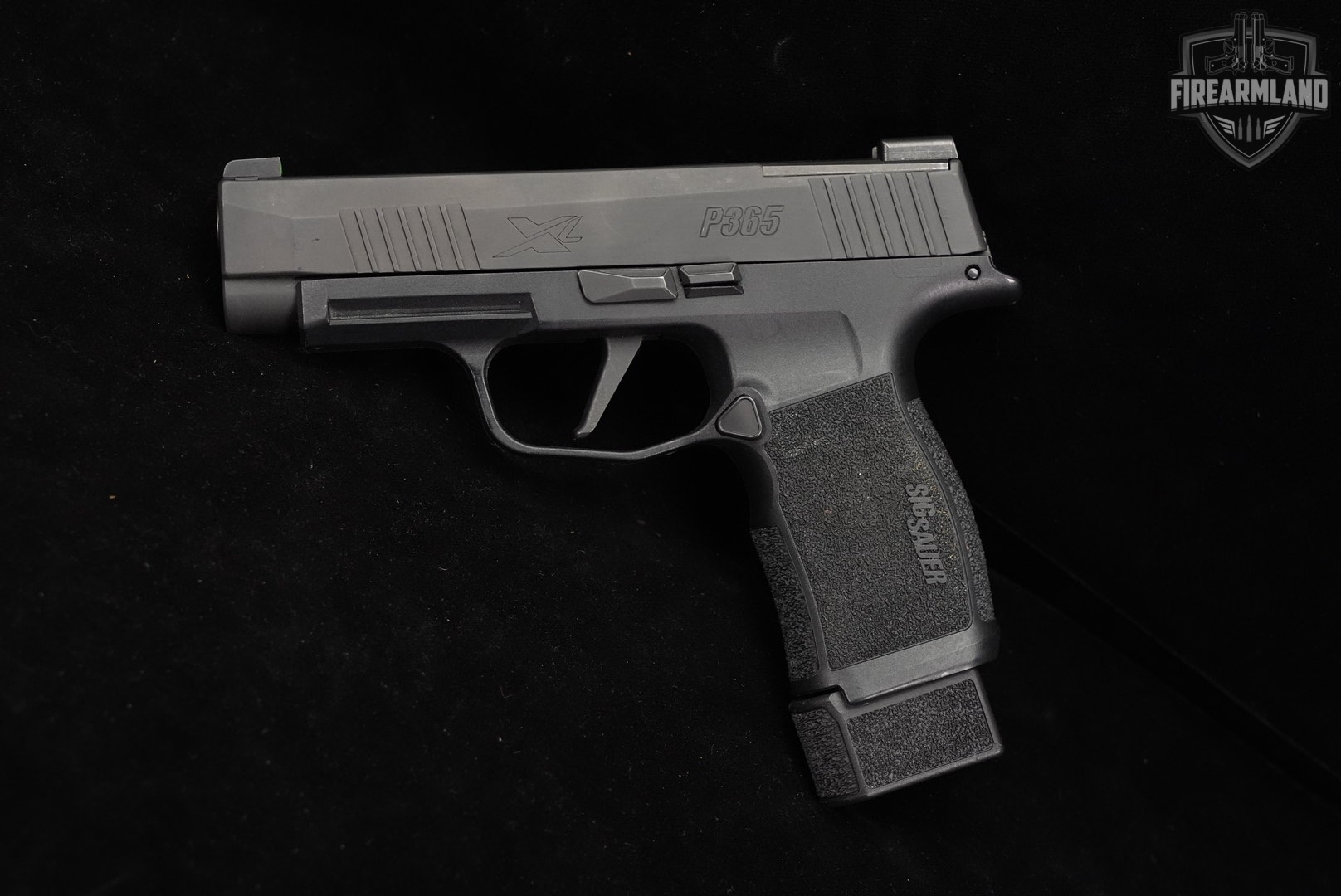 Sig Sauer P365XL 9mm 3.7" P-365 P365-XL +7 MAGS & ORIG CASE-img-4