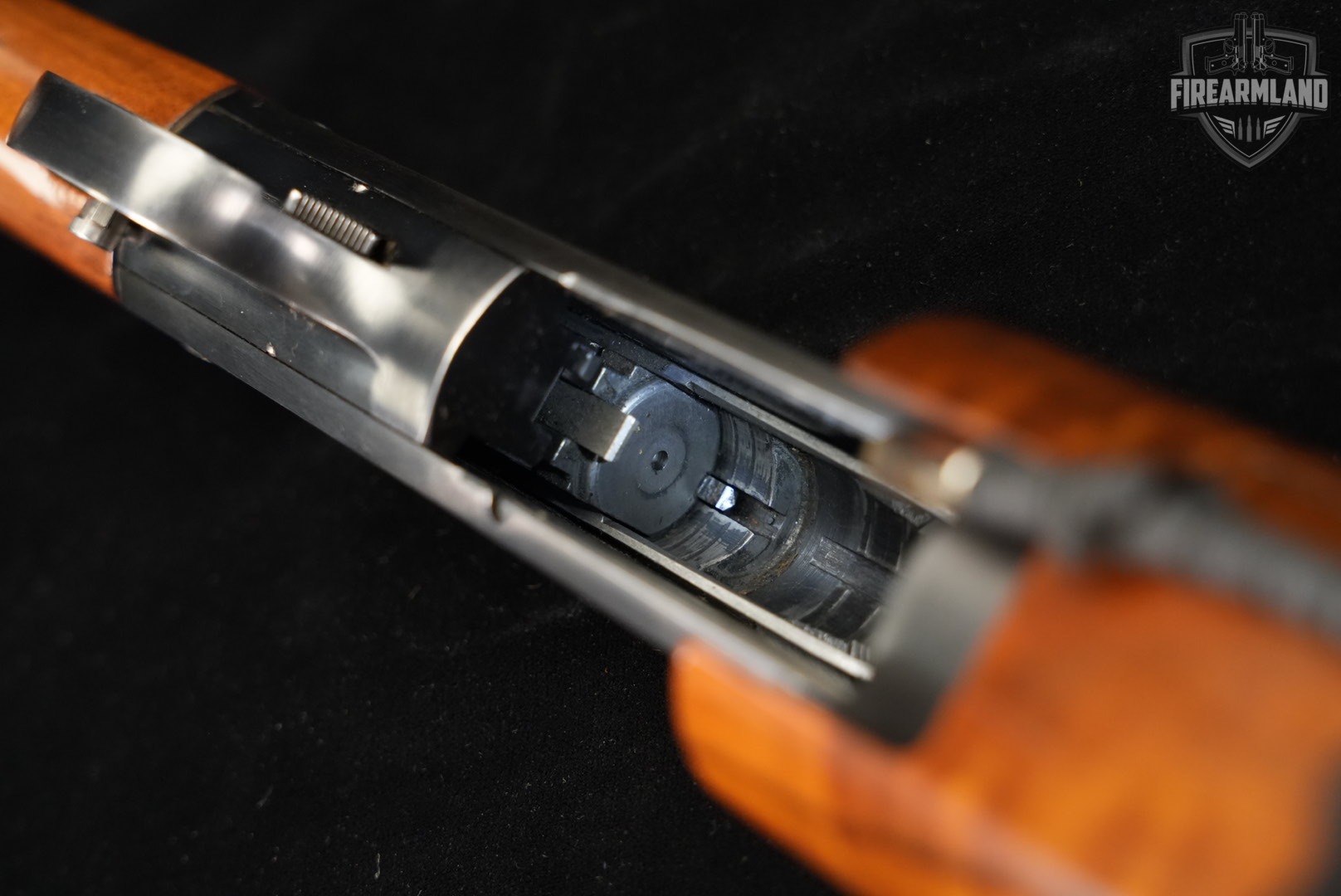 Ithaca Model 37 Featherlight Magnum 12-Gauge Blued & Walnut M37 VENT-RIB-img-17