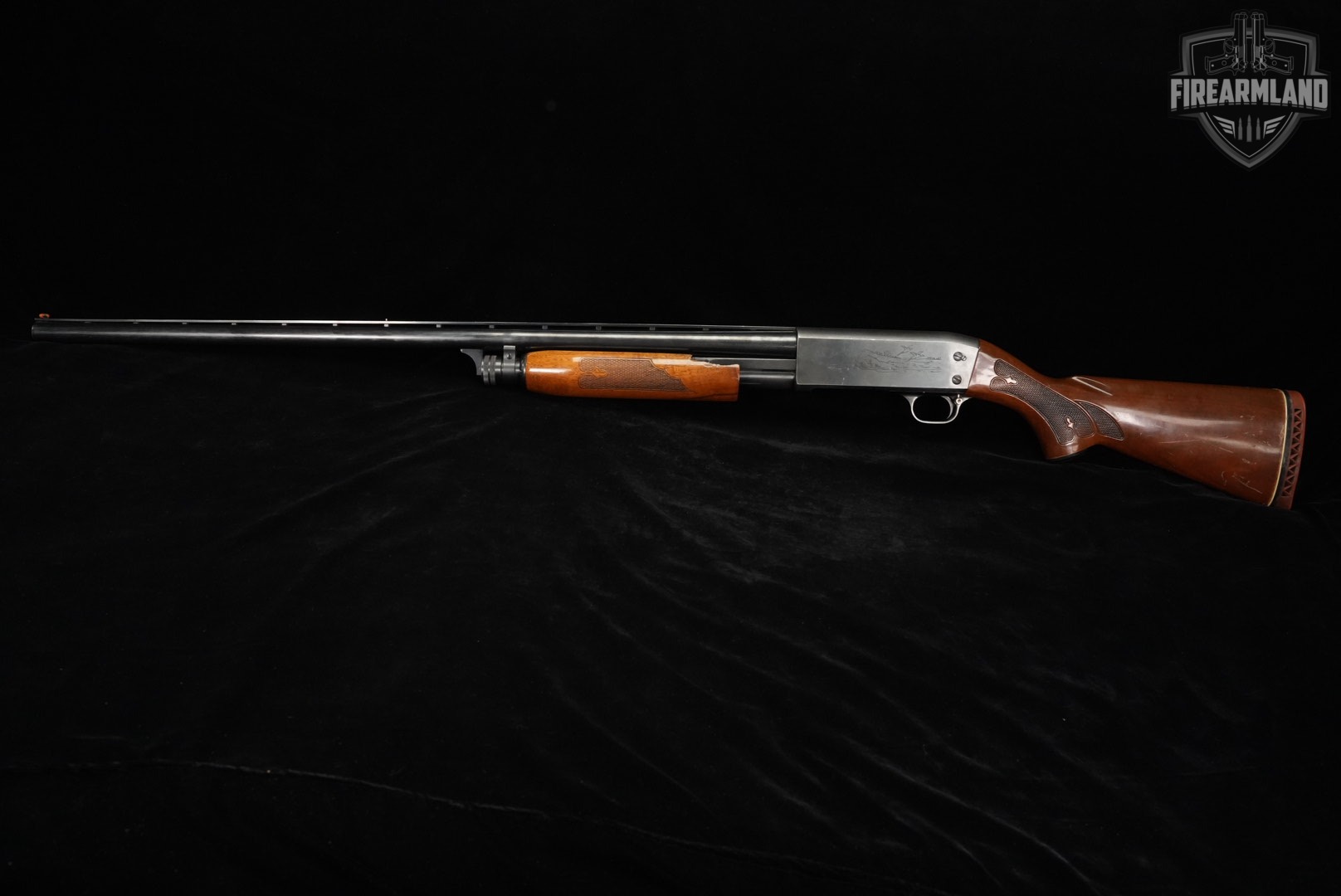 Ithaca Model 37 Featherlight Magnum 12-Gauge Blued & Walnut M37 VENT-RIB-img-7