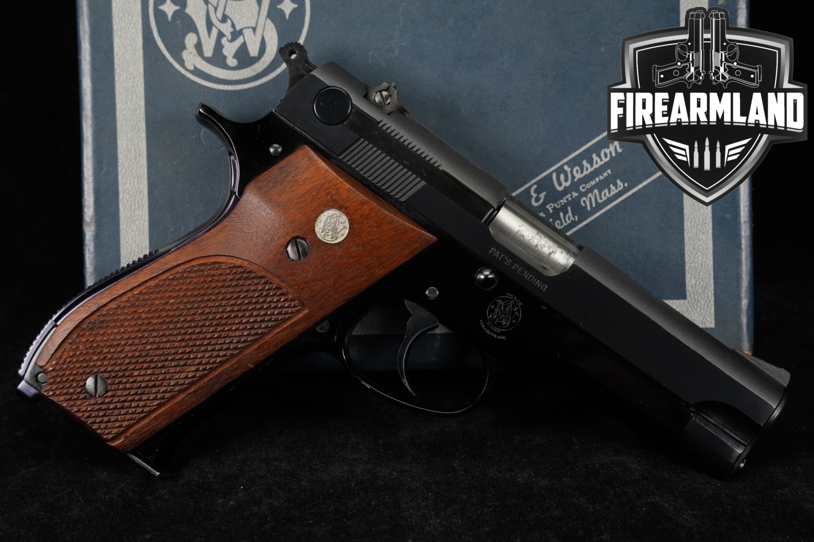 1969-1970 Smith & Wesson (S&W) Model 39 No Dash; First Generation 9mm Luger Two-Tone Blued & Black in Very Good Condition Thumbnail