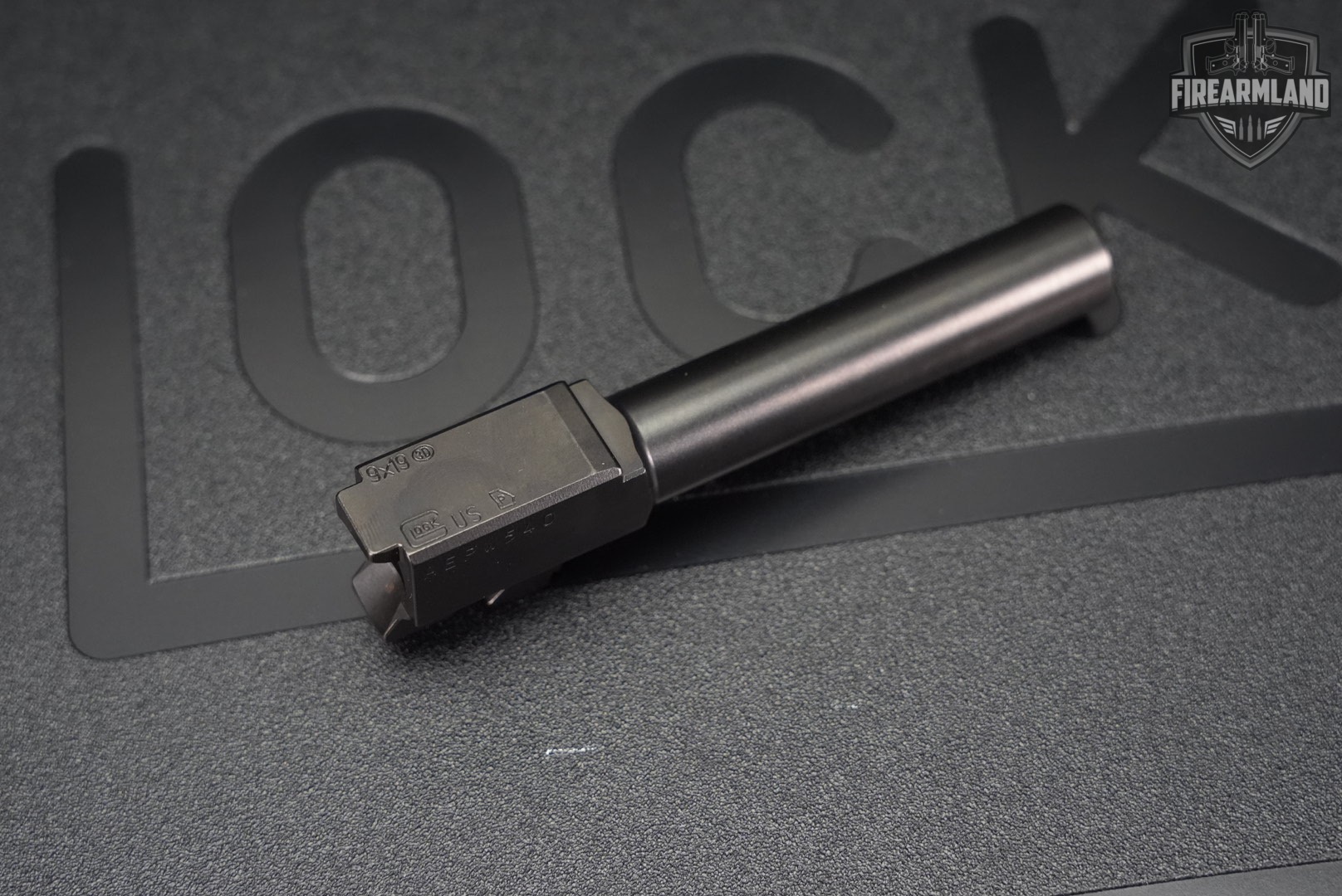 Glock 19 Gen4 G19 Gen 4 TRUMP 45th 9mm Bronze +2 MAGS, ORIG CASE, OG BARREL-img-14