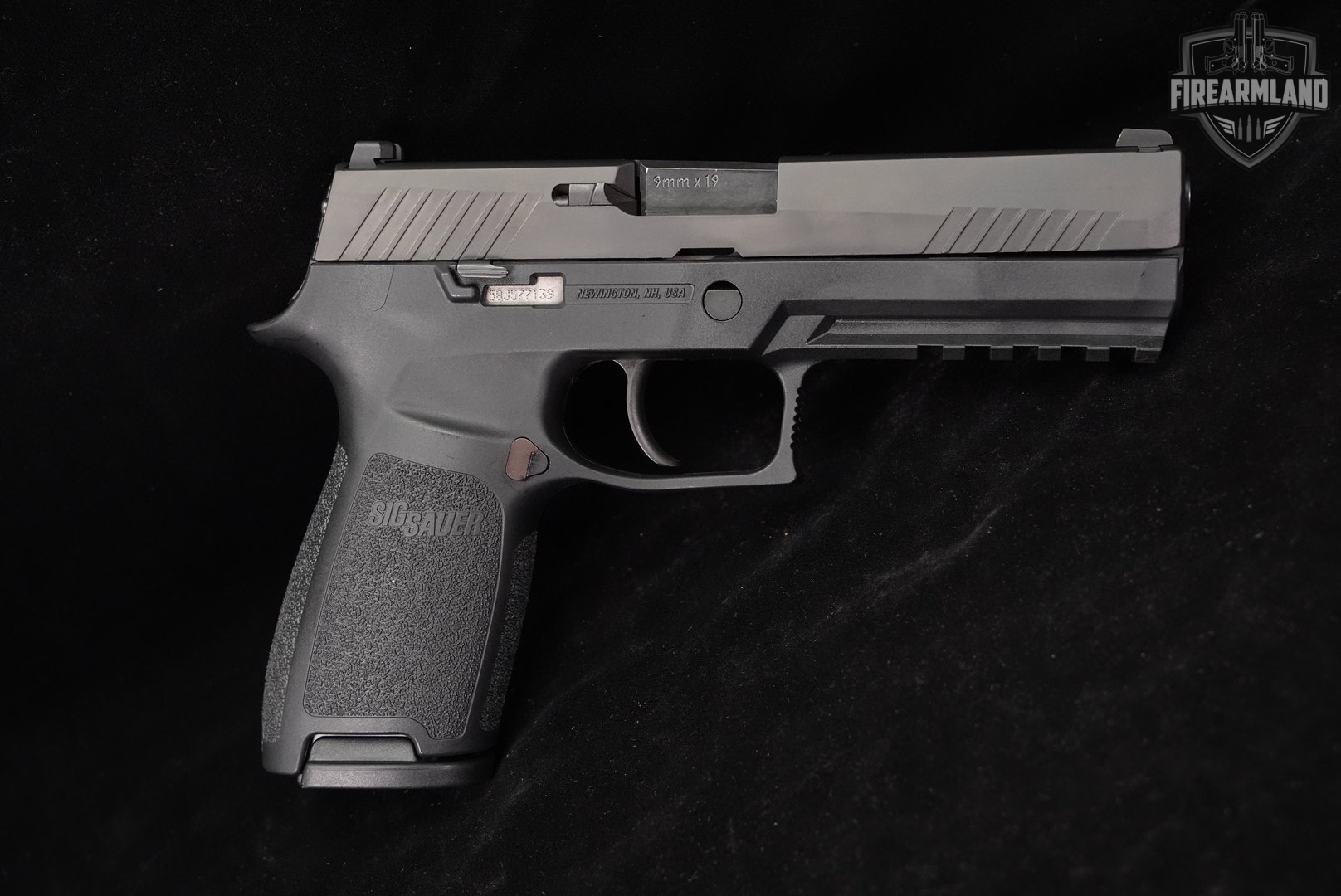 Sig Sauer P320 Full-Size 9mm 4.7 P 320 +2 MAGS & ORIG CASE-img-4