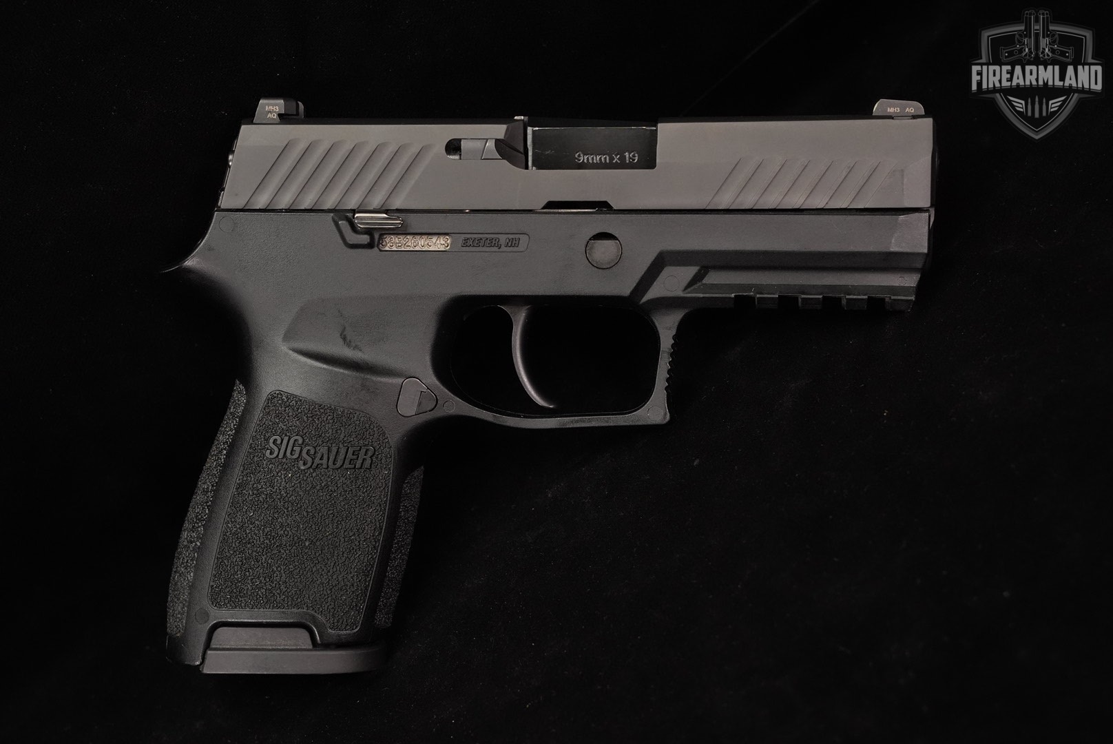 Sig Sauer P320 Compact 9mm 3.9" P-320 +3 MAGS & ORIG CASE-img-3