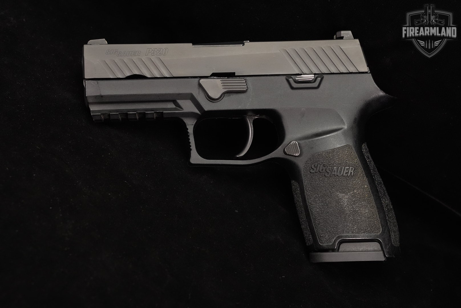 Sig Sauer P320 Compact 9mm 3.9" P-320 +3 MAGS & ORIG CASE-img-4