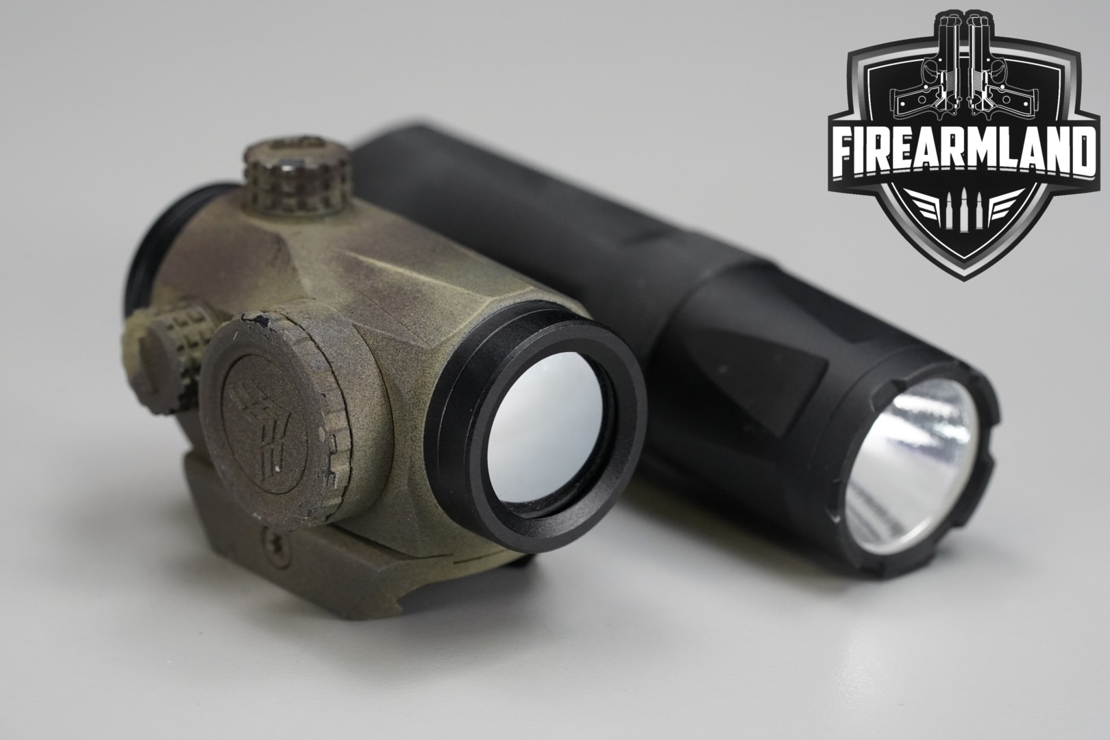 SwampFox Optics Liberator II & Inforce Gen 3 WMLx Combo 2 MOA Green Dot & 1100 Lumens in Good Condition Thumbnail