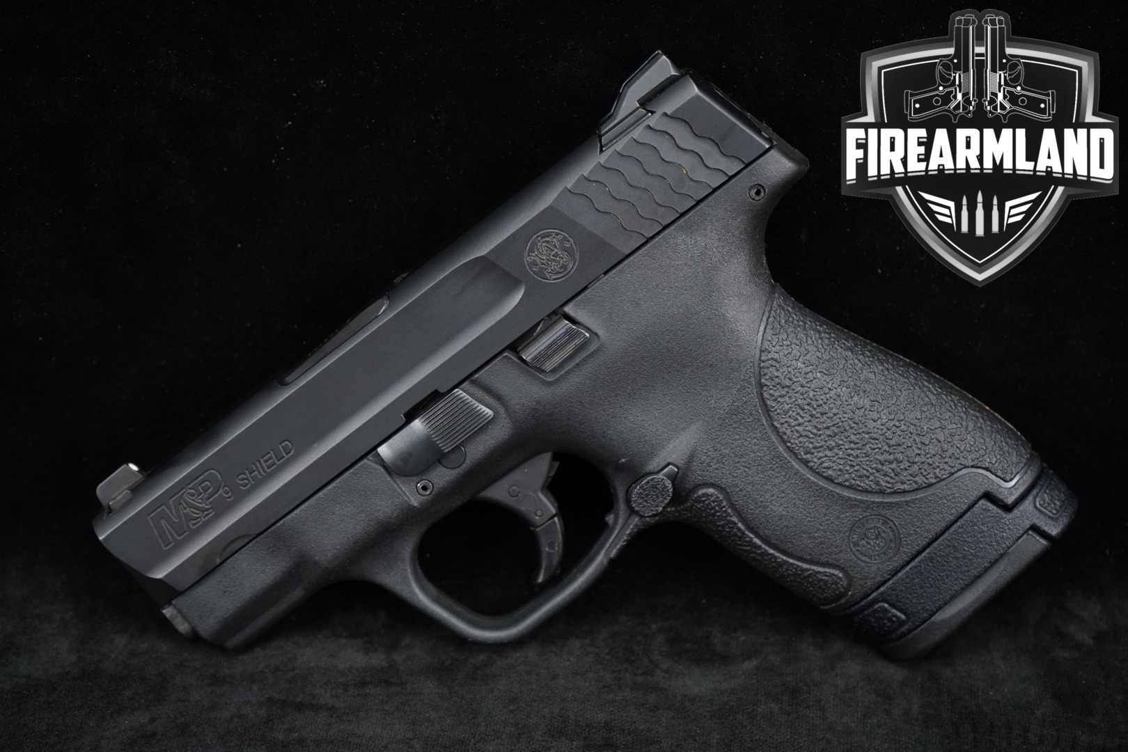 Smith & Wesson (S&W) M&P9 Shield No Thumb Safety; First Generation 9mm Luger Black in Very Good Condition Thumbnail