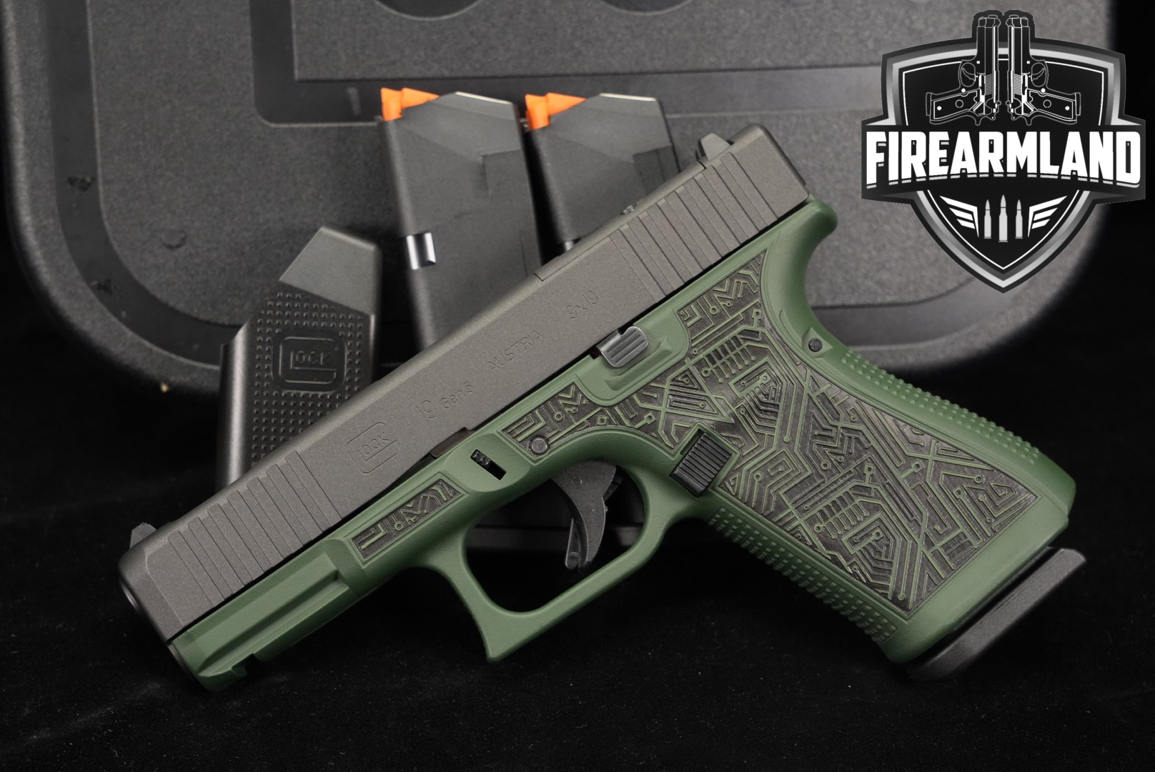 Glock G19 Gen5, MOS, Sports South Exclusive, Cover-Up - Circuit Board 9mm Luger Two-Tone Gray & Green in Excellent Condition Thumbnail