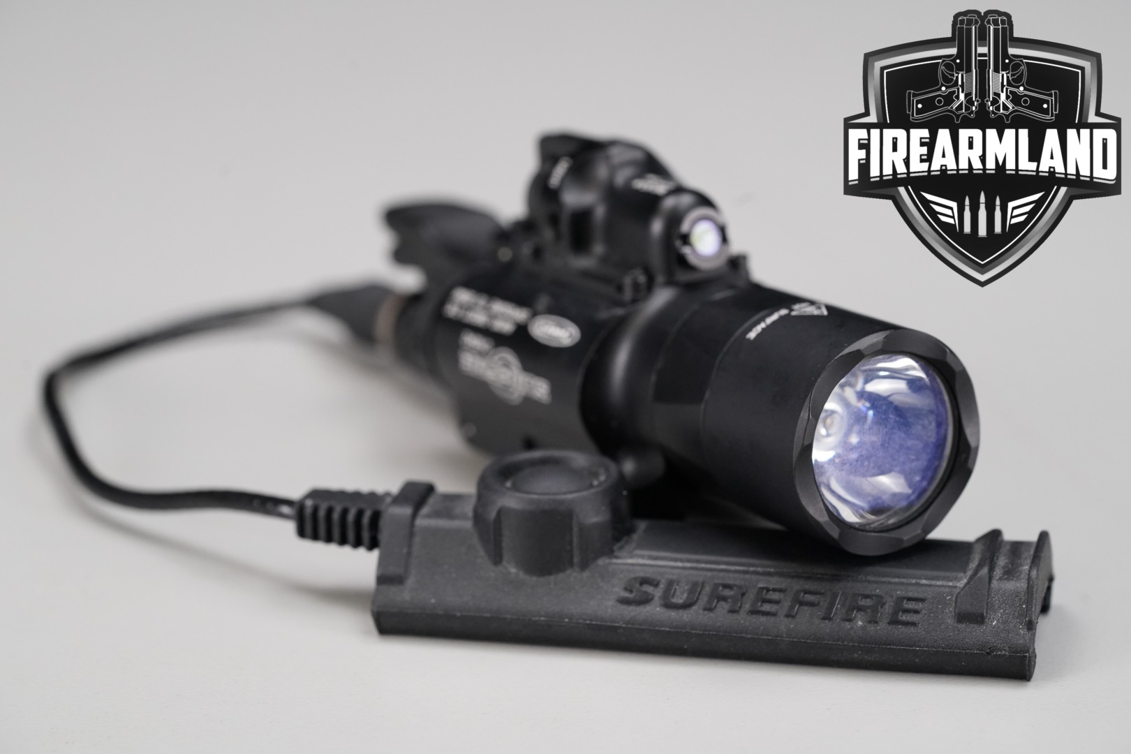SureFire X400 Ultra 1,000 Lumens & Hi-Vis Green Laser in Excellent Condition Thumbnail