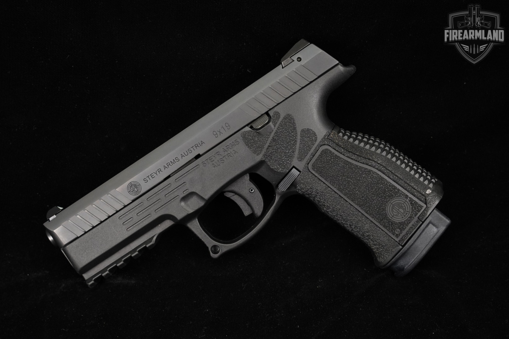 Steyr Arms L9-A2 MF 9mm 4.53" L9A2 L-9 A-2 +6 MAGS & ORIG CASE-img-3