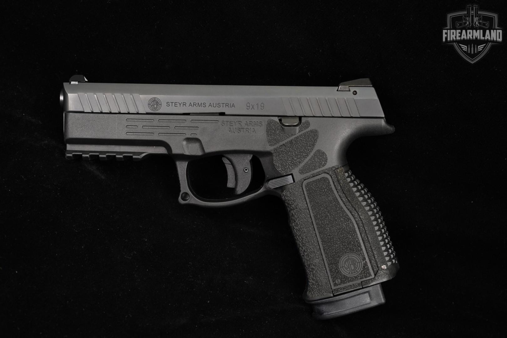 Steyr Arms L9-A2 MF 9mm 4.53" L9A2 L-9 A-2 +6 MAGS & ORIG CASE-img-4