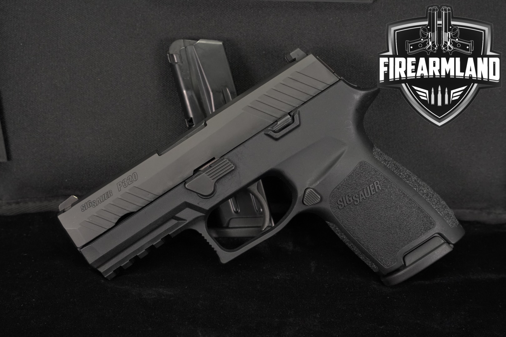 Sig Sauer P320 Compact 9mm Luger Black in Good Condition Thumbnail