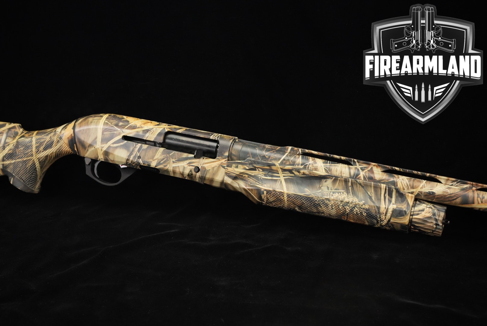 Benelli M2 Field, ComforTech 12 Gauge Realtree MAX-4 Camo in Good Condition Thumbnail