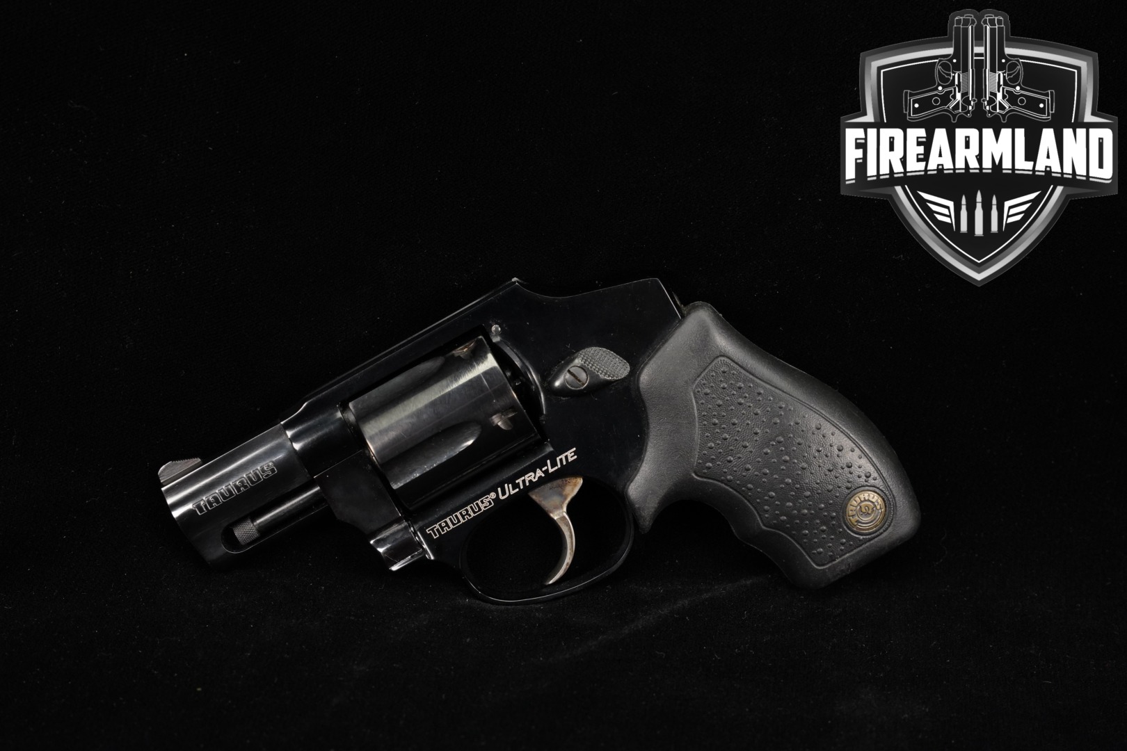 Taurus Model 85 Ultra-Lite DAO .38 Spl. Two-Tone Black & Silver in Very Good Condition Thumbnail