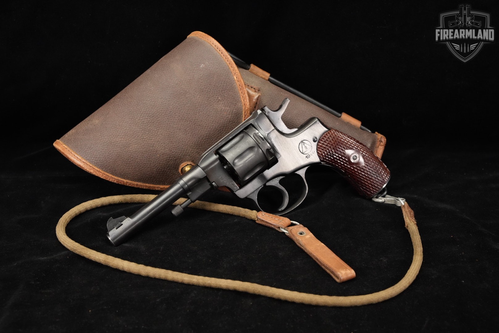WWII 1944 Izhevsk Arsenal Nagant Model 1895 Double-Action Officer's 7.62-img-2