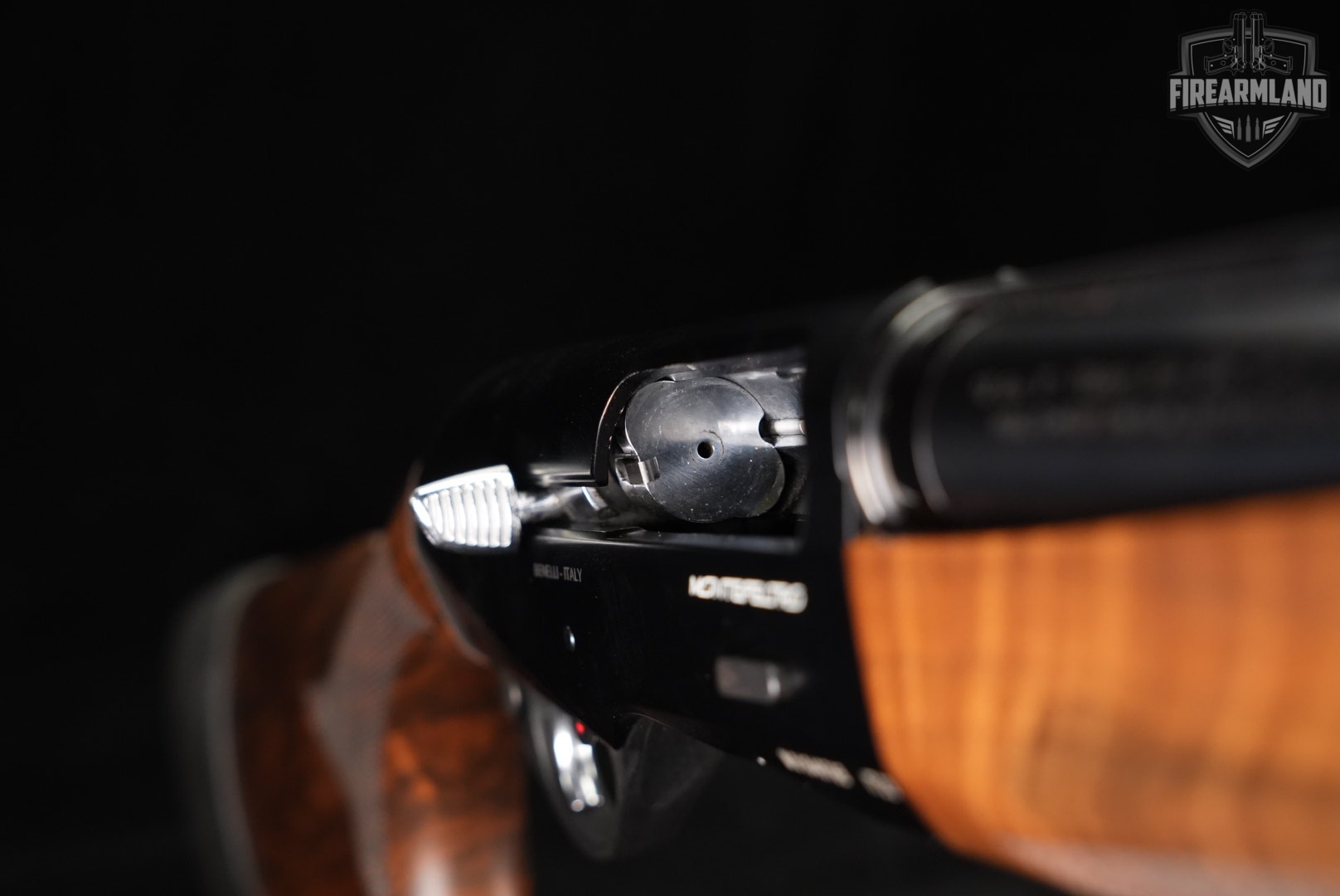 Benelli Montefeltro 12-Gauge 26" Black & Walnut Inertia-Driven-img-17