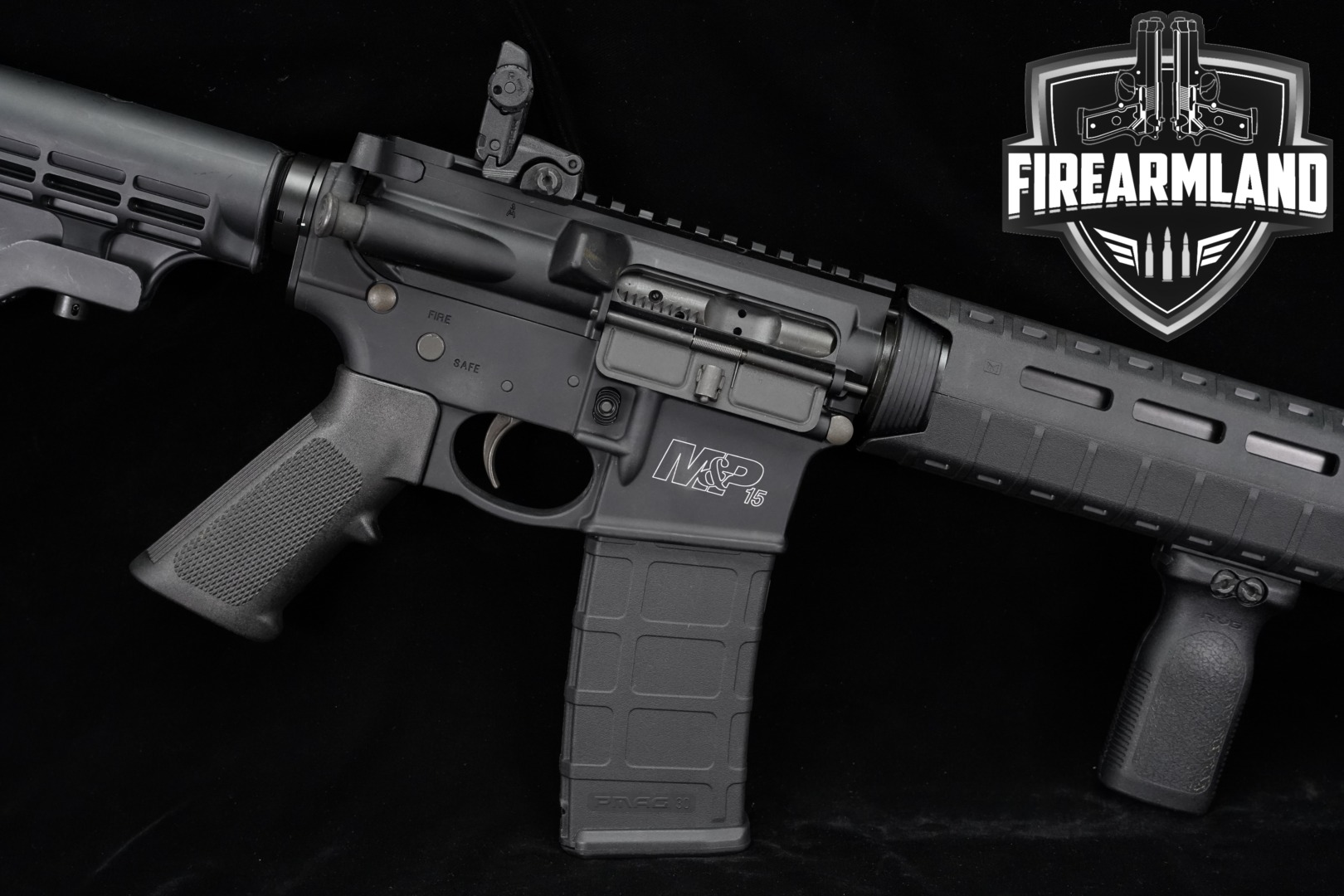 Smith & Wesson (S&W) M&P-15 5.56mm NATO Black in Very Good Condition Thumbnail