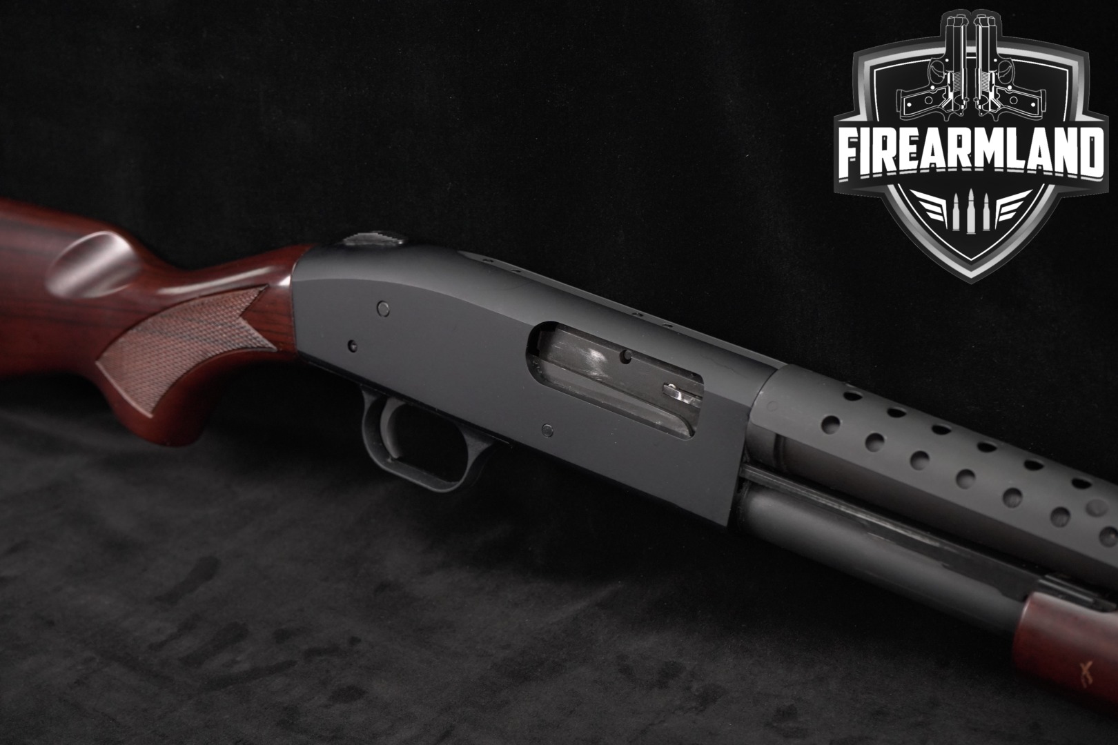 Mossberg 590 Retrograde 12 Gauge Blued & Walnut in Good Condition Thumbnail