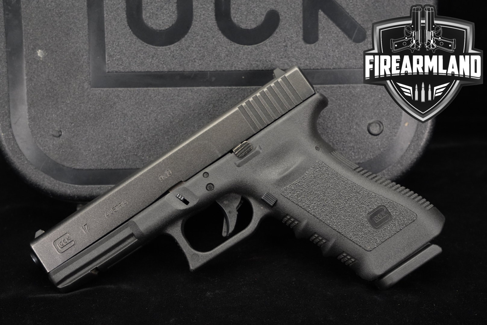 Glock 17 Gen 3 9mm Luger Black in Very Good Condition Thumbnail