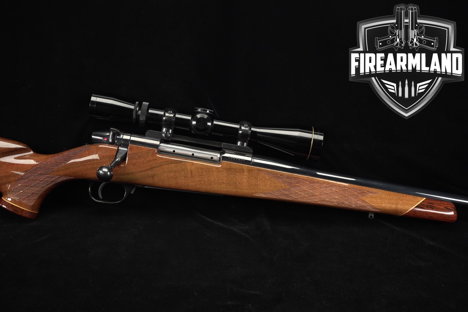 1991-1994 Weatherby Mark V Deluxe, Made in Japan 7mm Wby. Mag. Blued & Walnut in Good Condition Thumbnail