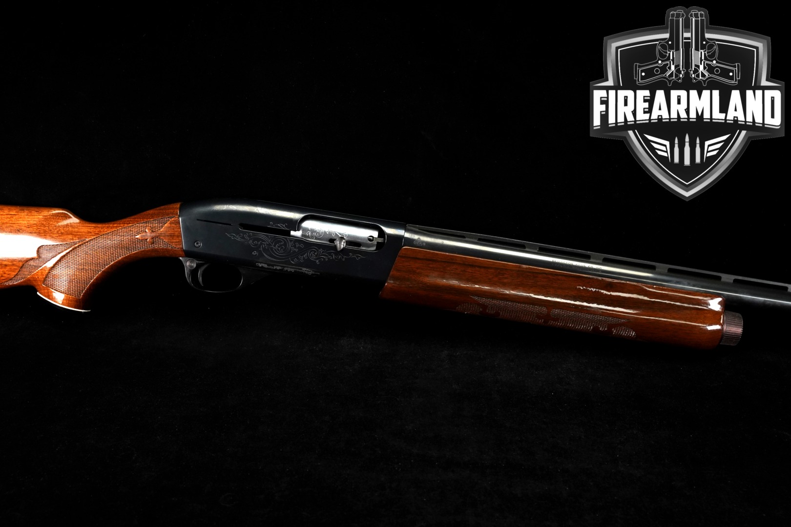Remington Model 1100 Field Grade 12 Gauge High-Polish Blued & Walnut in Good Condition Thumbnail