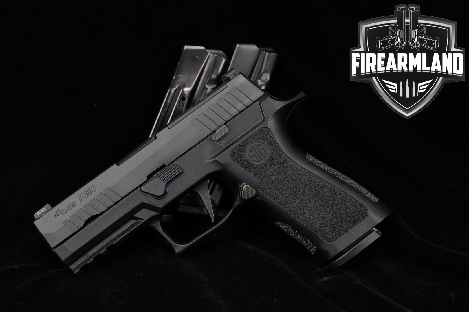 Sig Sauer P320 Carry Pro; X-Series; Law Enforcement 9mm Luger Black in Good Condition Thumbnail
