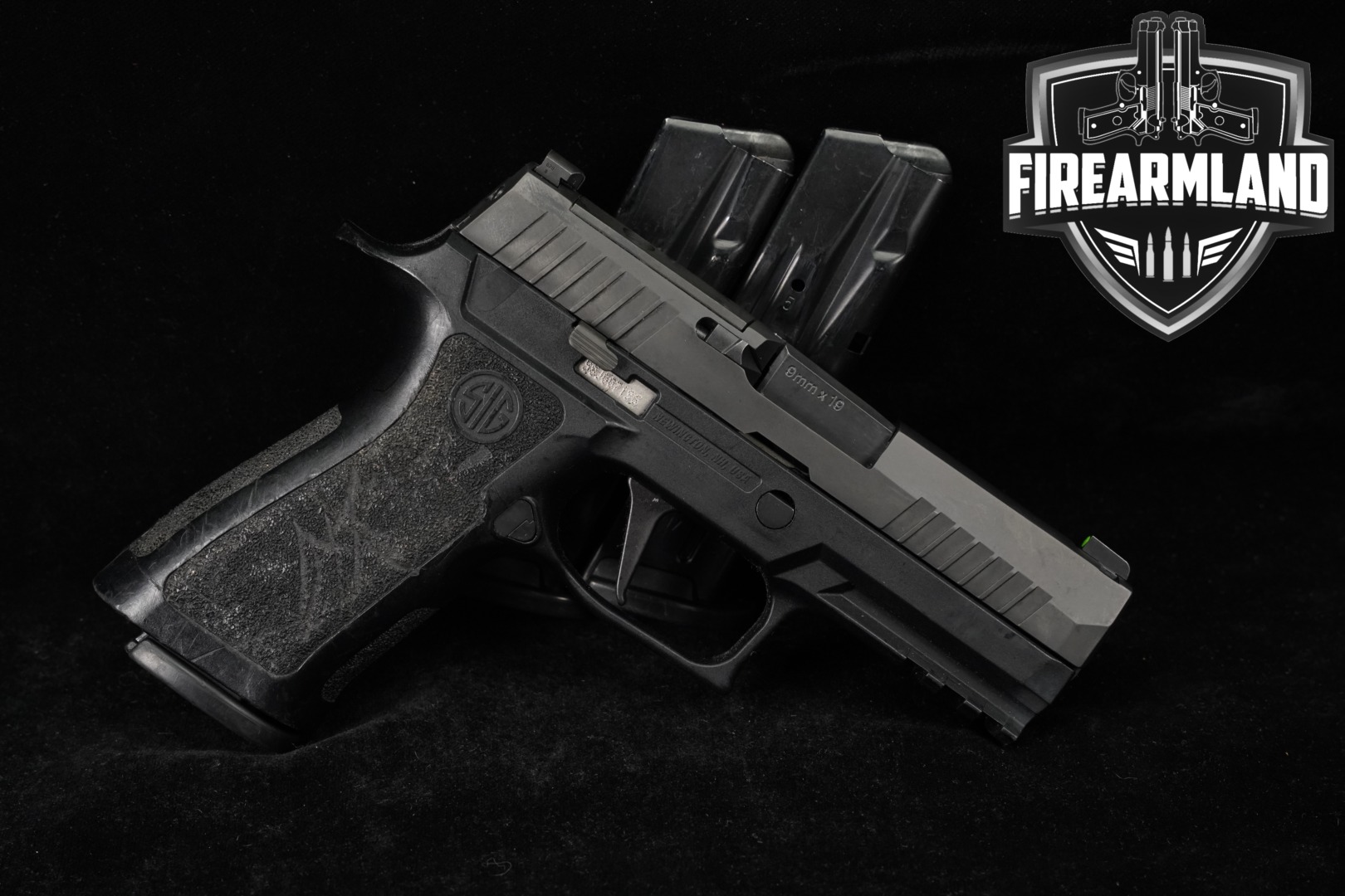 Sig Sauer P320 Carry; Agency Vault LE 9mm Luger Two-Tone Stainless in Good Condition Thumbnail