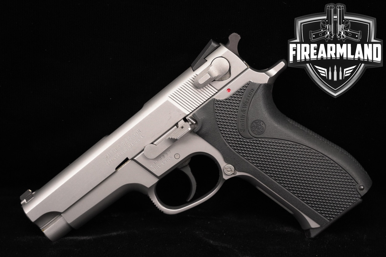 Smith & Wesson (S&W) Model 5906 Third Generation 9mm Luger Matte Stainless in Good Condition Thumbnail
