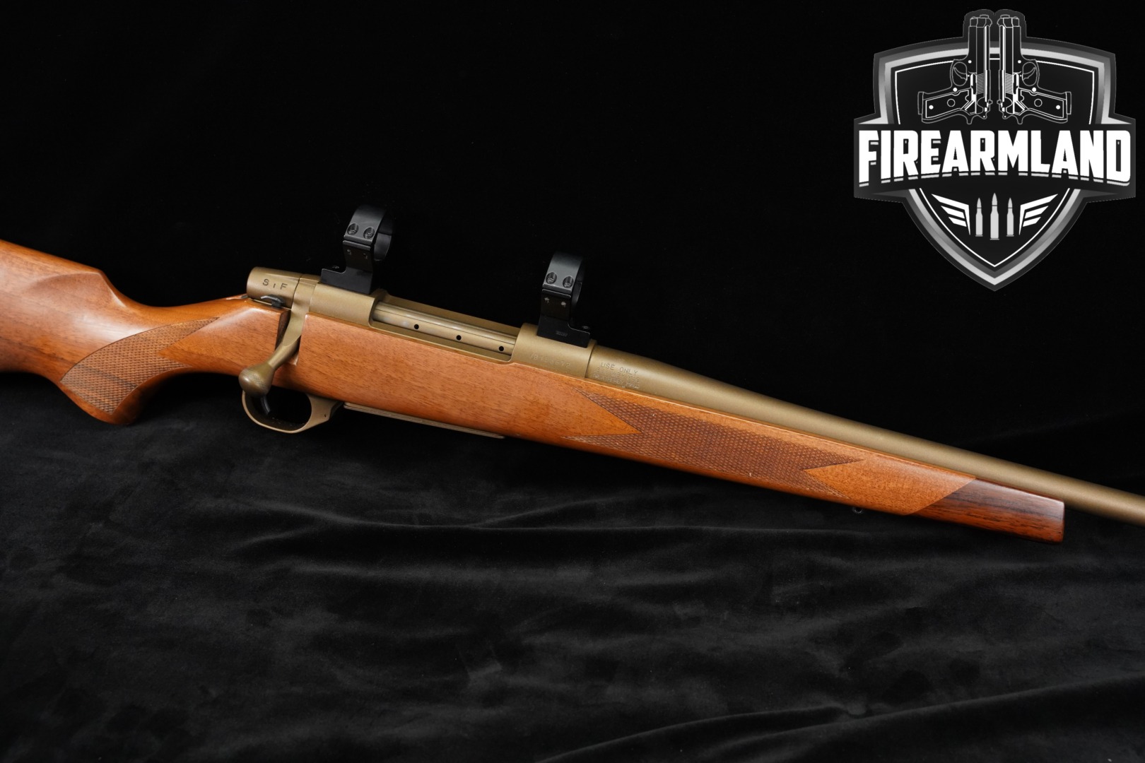 Weatherby Vanguard .300 Wby. Mag. Bronze & Walnut in Good Condition Thumbnail