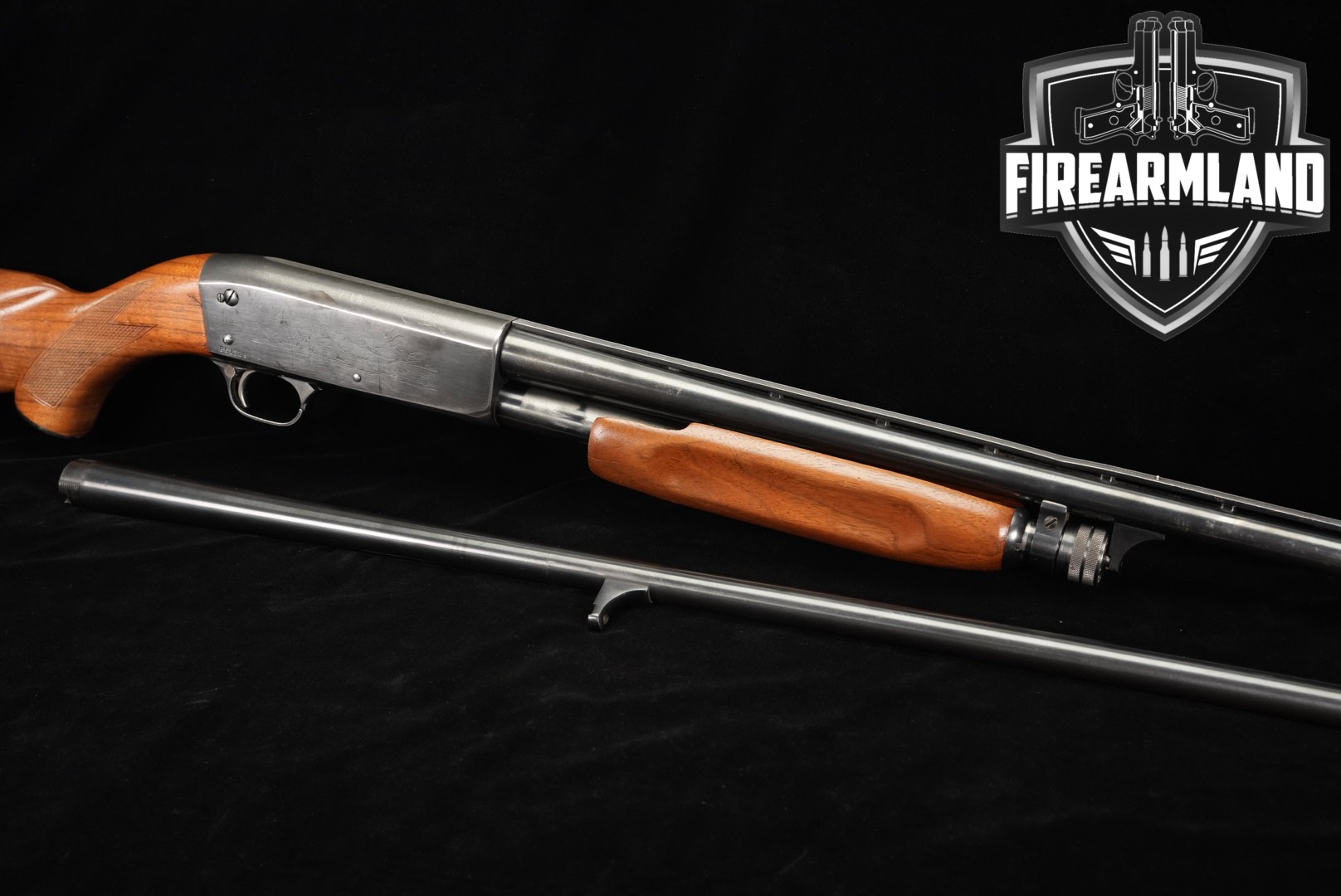 1963 Ithaca Model 37 Featherlight 20 Gauge Blued & Walnut in Good Condition Thumbnail