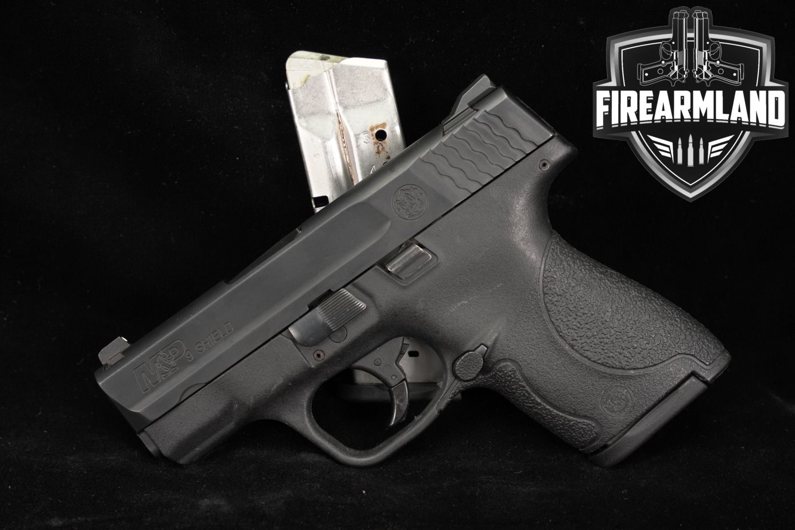 Smith & Wesson (S&W) M&P 9 Shield 1.0, No-Thumb-Safety, No Magazine Disconnect 9mm Luger Black in Good Condition Thumbnail