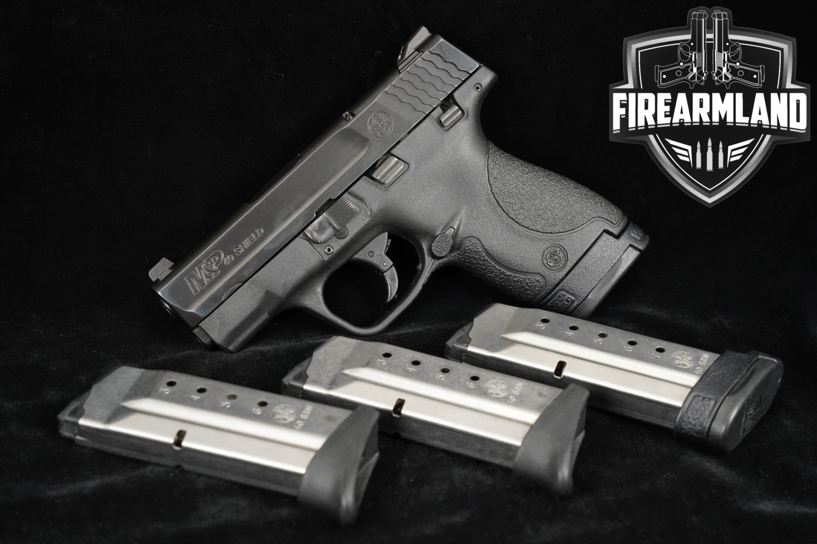 Smith & Wesson (S&W) M&P 40 SHIELD First Generation .40 S&W Black in Good Condition Thumbnail