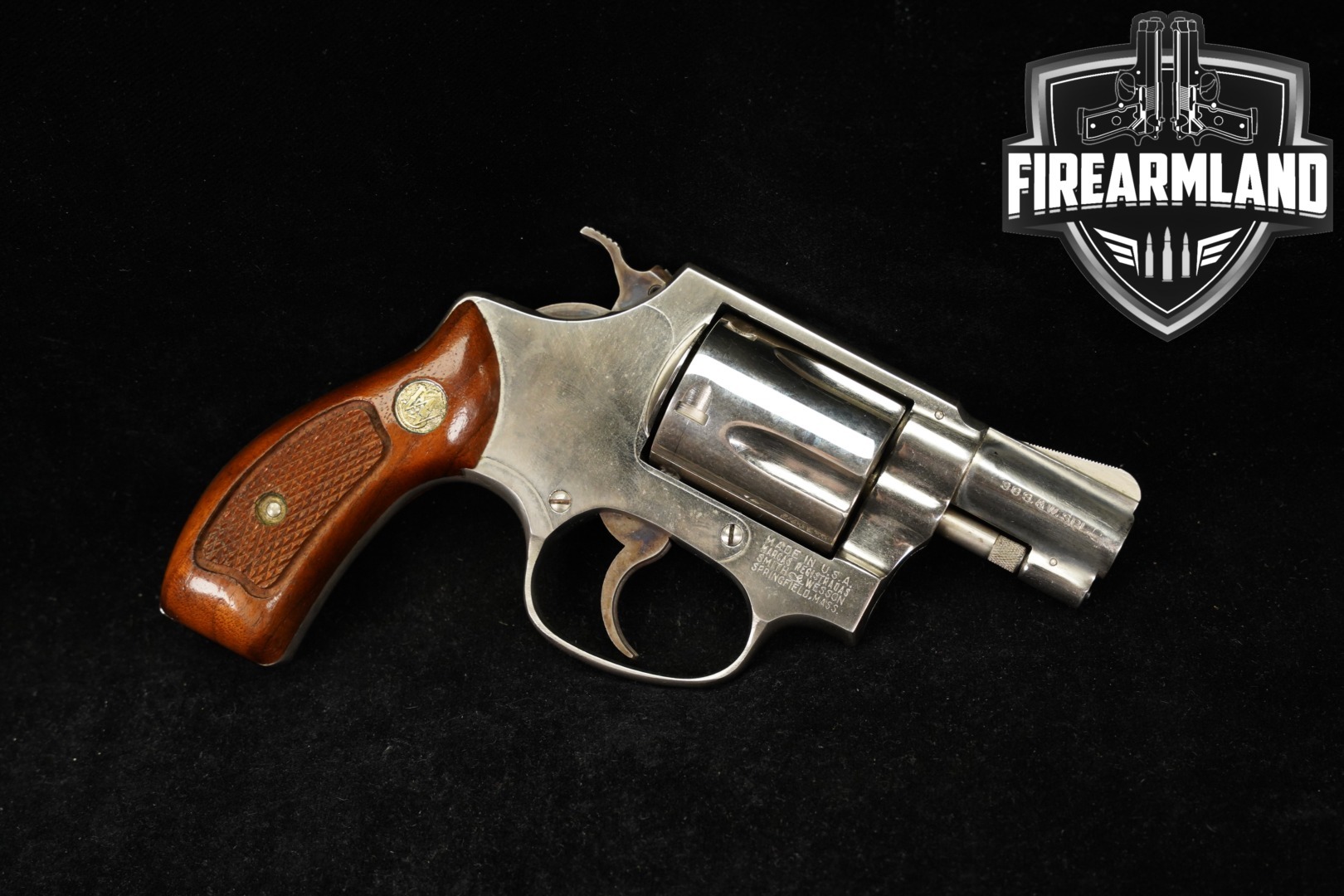 1971-1972 Smith & Wesson (S&W) Model 36 Chiefs Special .38 Spl. Bright Nickel in Good Condition Thumbnail