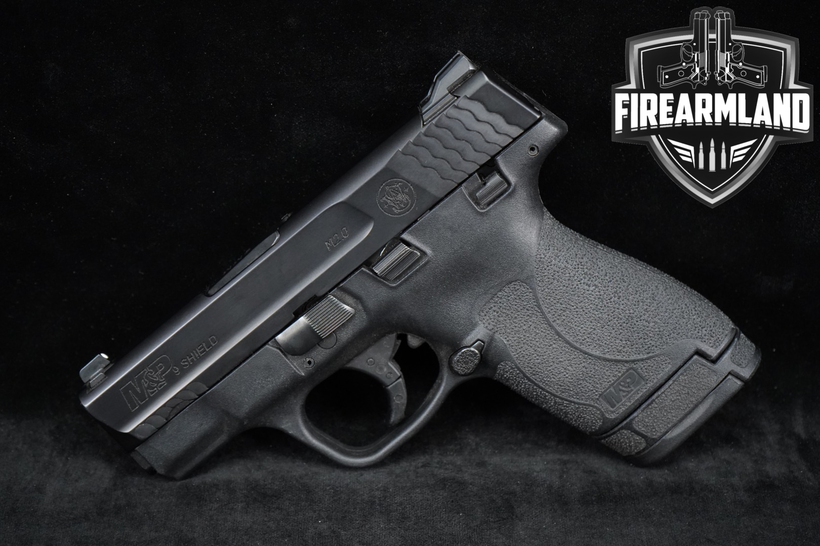 Smith & Wesson (S&W) M&P9 Shield M2.0, No Thumb Safety 9mm Luger Black in Excellent Condition Thumbnail
