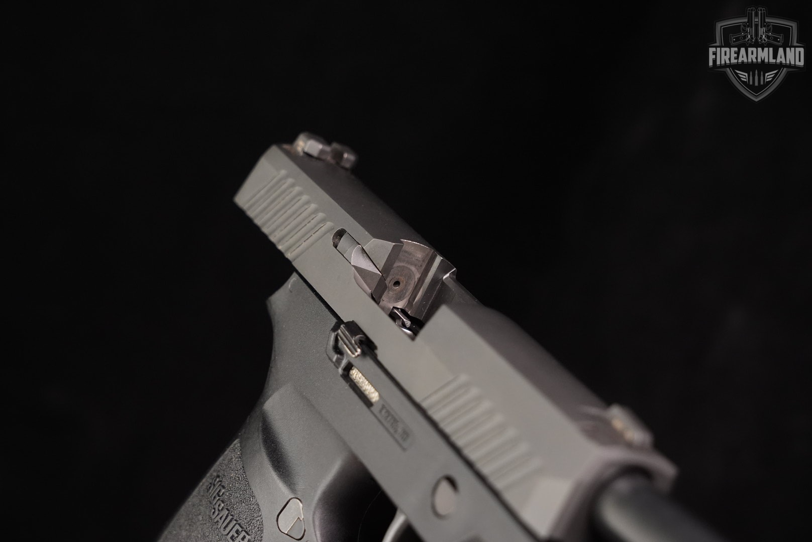 Sig Sauer P320 Compact 9mm 3.9" P-320 +3 MAGS, ORIG CASE-img-12