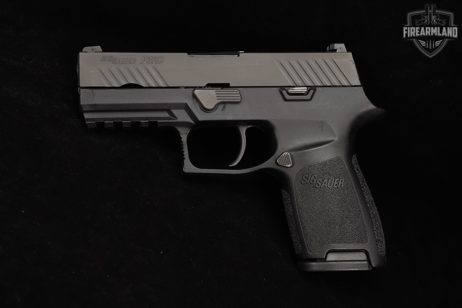 Sig Sauer P320 Compact 9mm 3.9" P-320 +3 MAGS, ORIG CASE-img-3