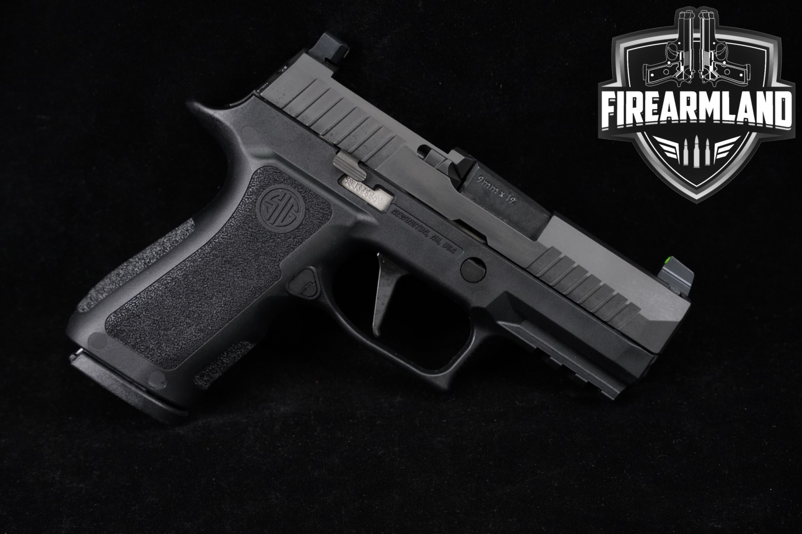 Sig Sauer P320 XCompact, X-Series 9mm Luger Black in Excellent Condition Thumbnail
