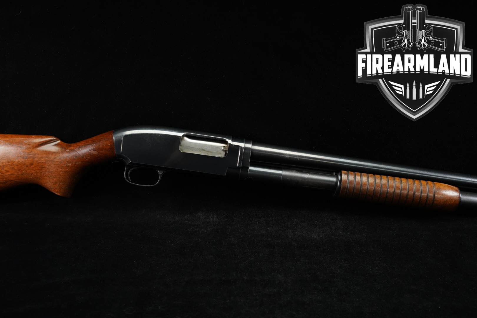 1953 Winchester Repeating Arms Model 12 Field Grade 12 Gauge Blued & Walnut in Good Condition Thumbnail