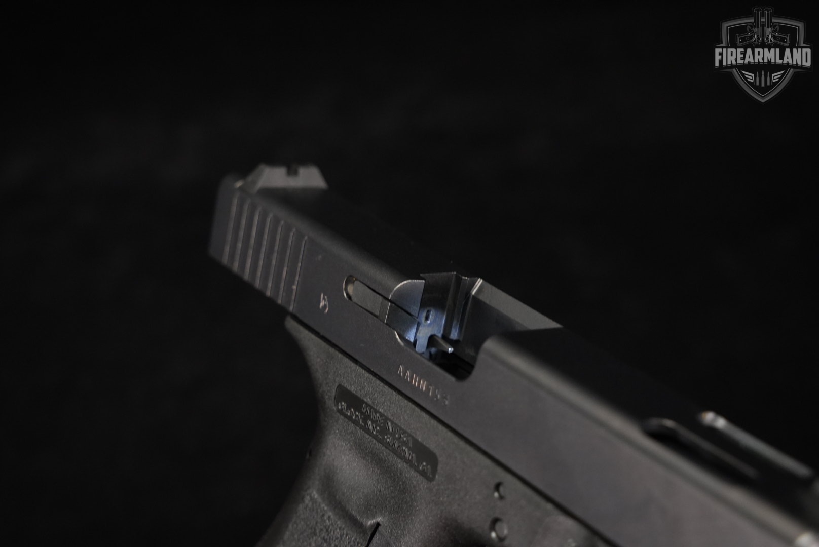 Glock 17C Gen3 G17C Gen 3 9mm COMP 4.49" +2 MAGS & ORIG CASE-img-11