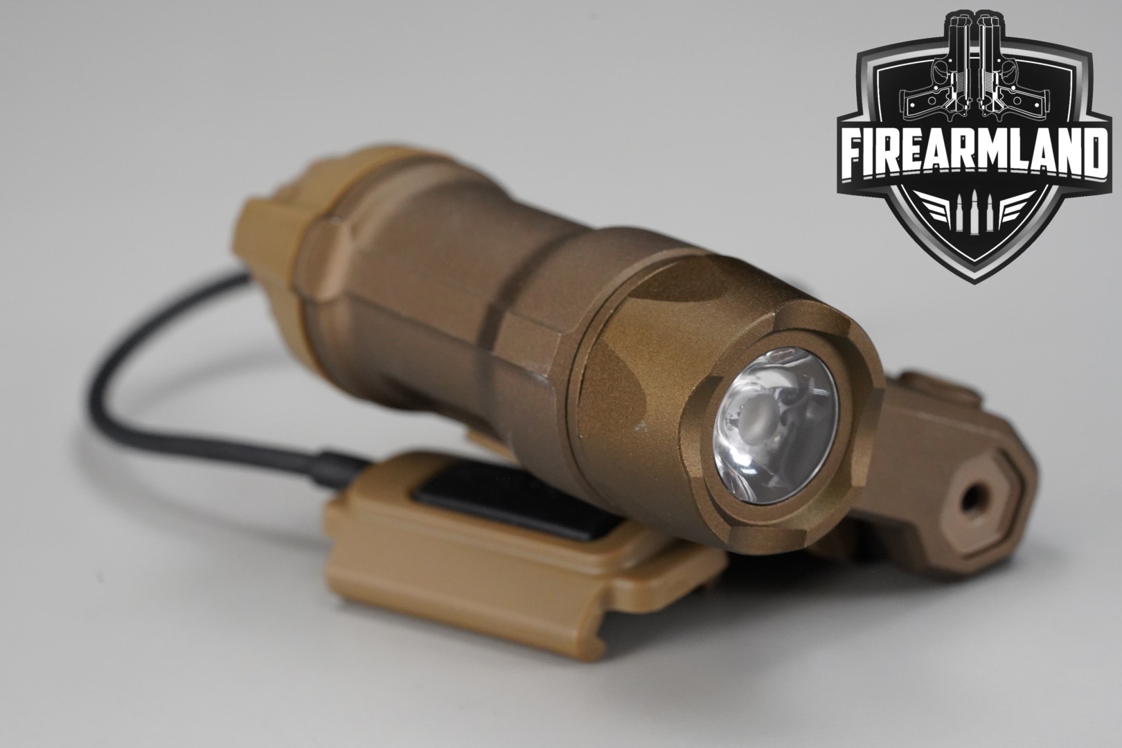 Crimson Trace CMR-301 Railmaster Pro Laser/Light Combo Tan in Excellent Condition Thumbnail