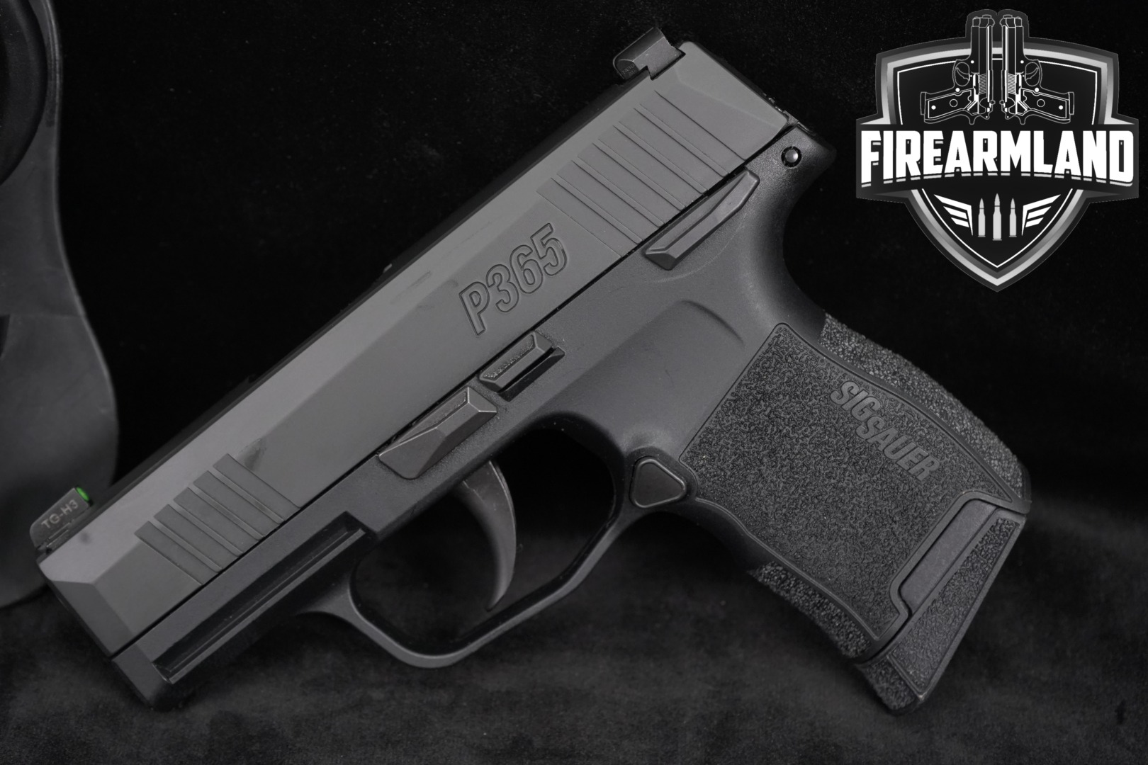 Sig Sauer P365 9mm Luger Black in Very Good Condition Thumbnail