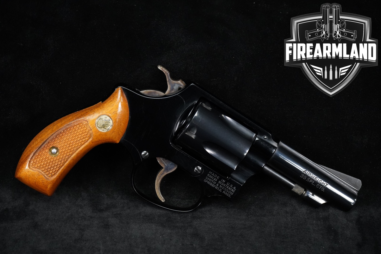 Smith & Wesson (S&W) Model 37 Airweight .38 Spl. Black in Very Good Condition Thumbnail